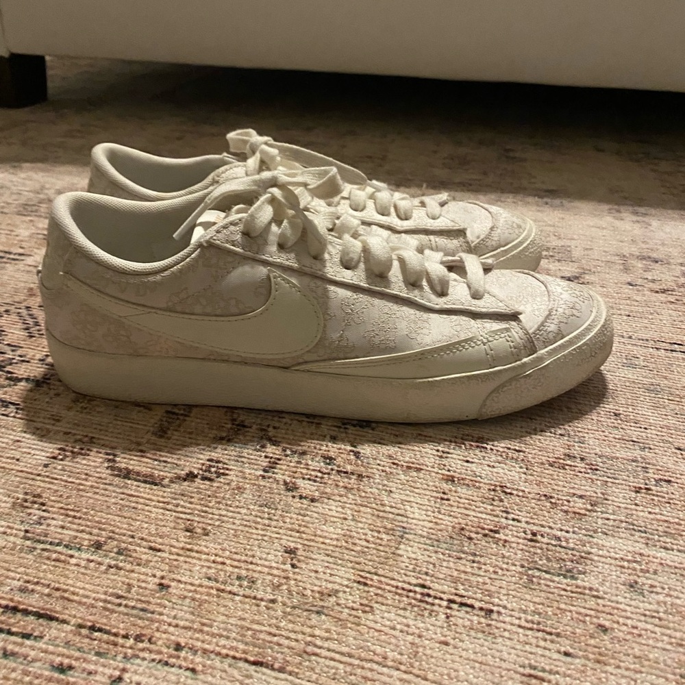 Nike Blazer Low '77 SE 'Flower Embroidery'